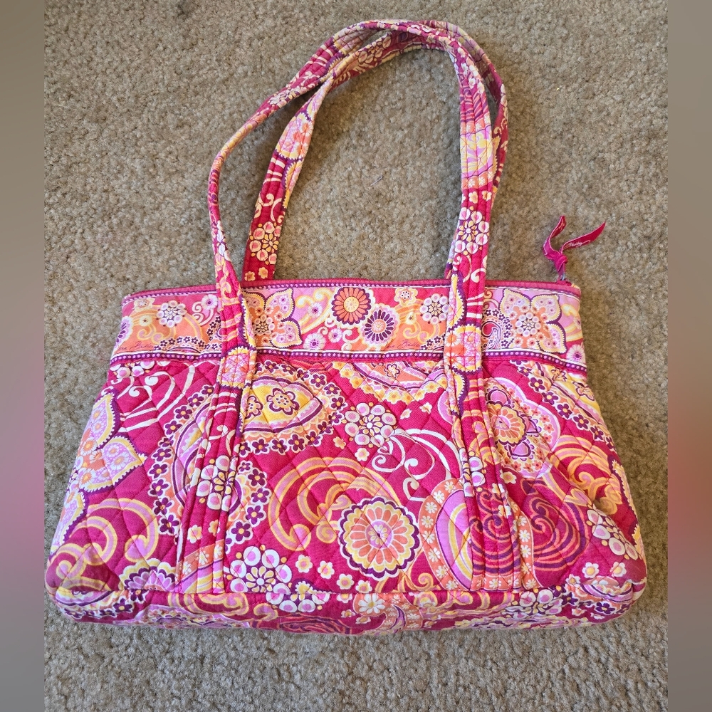 VERA BRADLEY LITTLE BETSY TOTE IN RASPBERRY FIZZ PATTERN. - Picture 3 of 8